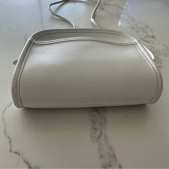 Like New Coach Vintage Abbie Crossbody Bag 9017 in White - Picture 4 of 10